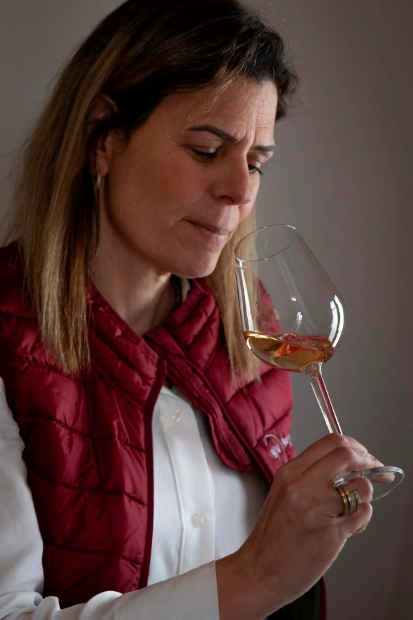Ana Matias Chaves prova de vinho